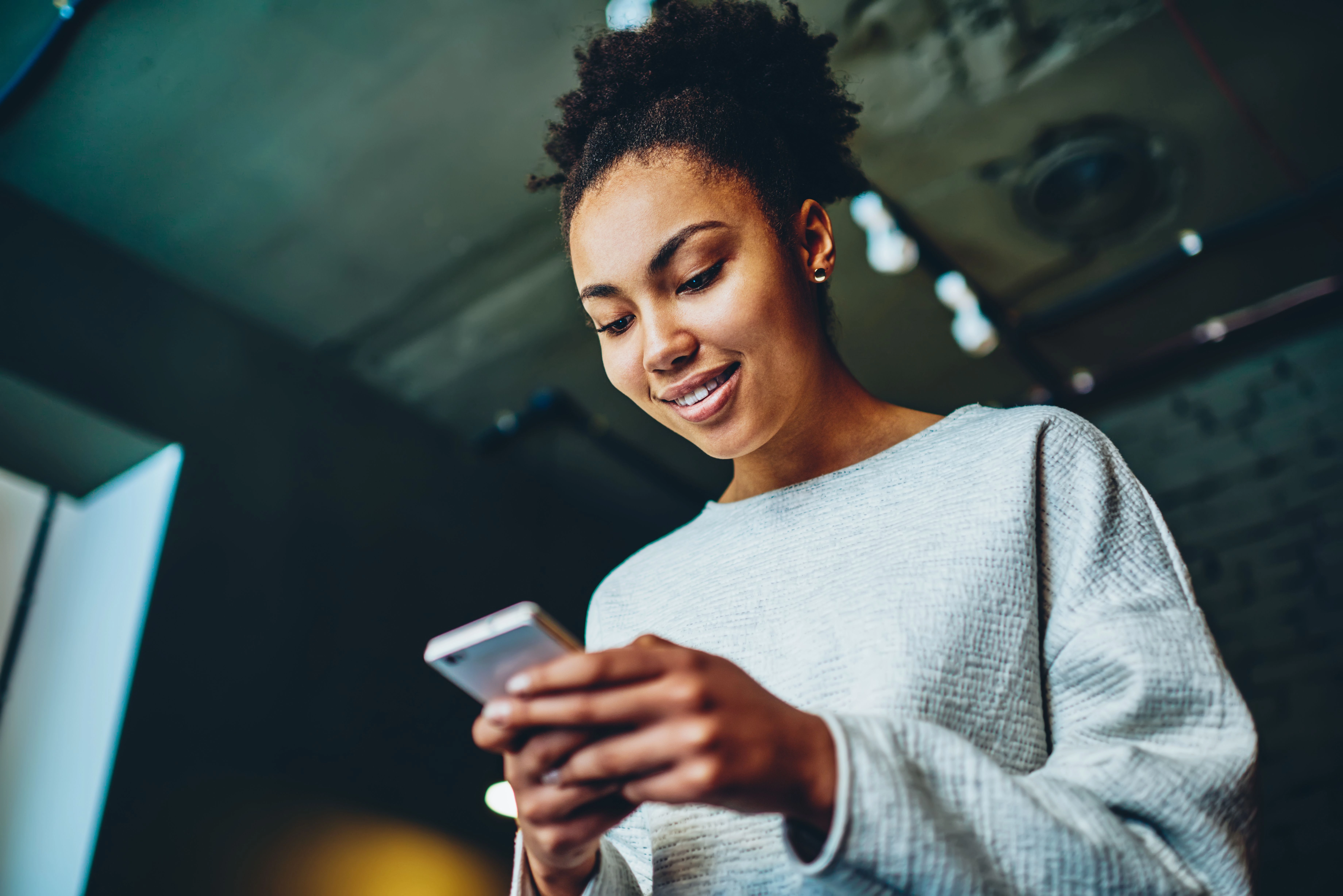 What is mobile check deposit — and which banks offer it? 